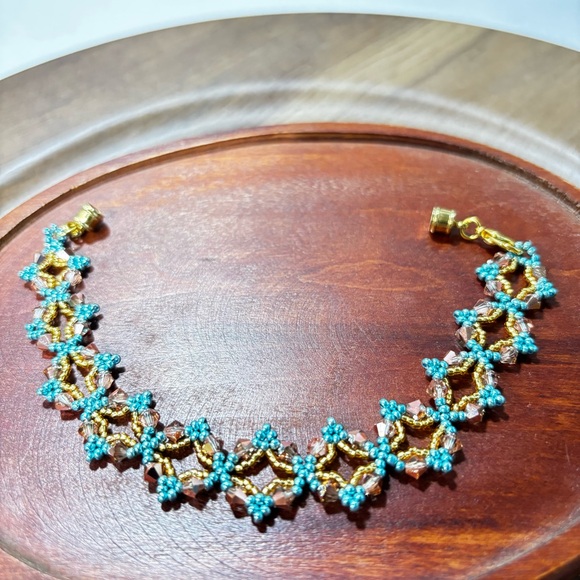 Artisan Handmade beautiful bicone and seed bead bracelet. - Picture 9 of 9